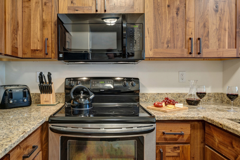Private kitchen 3, Snow Flower 103 2 Bedroom Condo by RedAwning, Summit