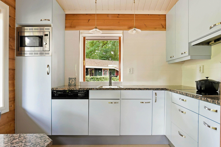 Private kitchen, Finnish Chalet with Private Garden & Sauna near Veluwe, Nunspeet
