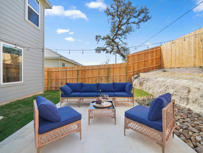 Terrace/patio, The Oak Tree House 4 King Beds!, Bexar