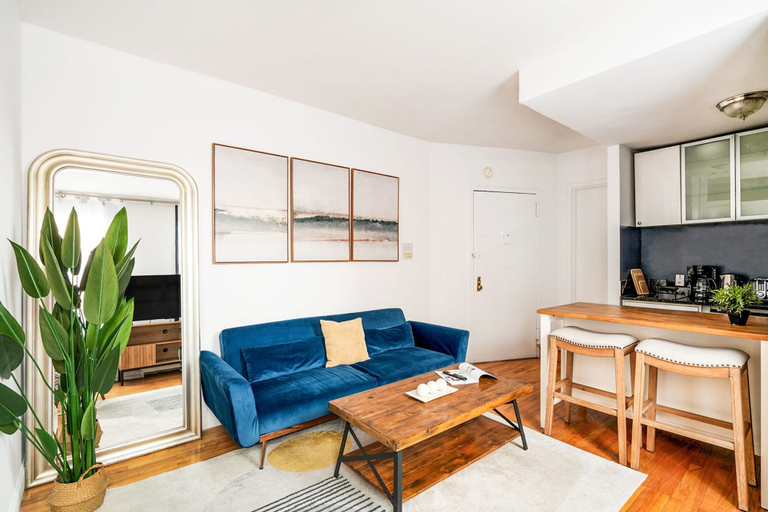 Room 3, 139-3e West Village 1BR Best Value, New York