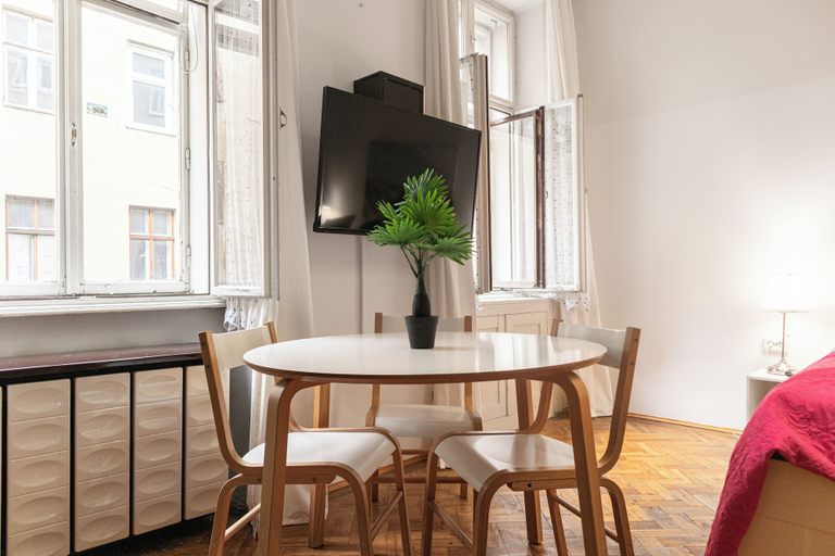Exterior, Affordable 1BR Flat for 5 Near Belvedere, Wien