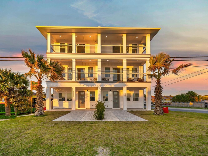 Exterior & Views 2, Golden Seashell West, Bay
