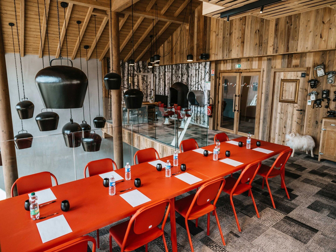 Dining 4, Refined Alpine Escape Near Mont Blanc, Haute-Savoie