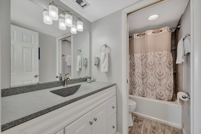 Room 5, Beach Access Heated Pool Resort Condo for 8, Pinellas