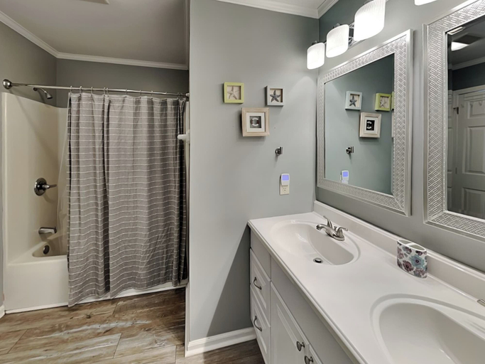 Bathroom 4, Starfish Escape by Topsail Realty, Onslow