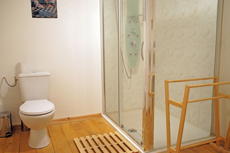 Bathroom 3, Le Domaine de l'Etang de Sandanet, Dordogne
