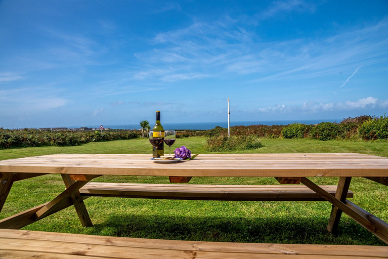 Garden 4, Bungalow in Pendeen With Stunning Sea Views, Cornwall