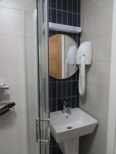 Bathroom 5, Troysgate House