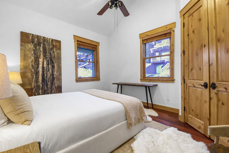 Room 3, 502 Woodside Gold Coast! 6 Bedroom Home by RedAwning, Summit