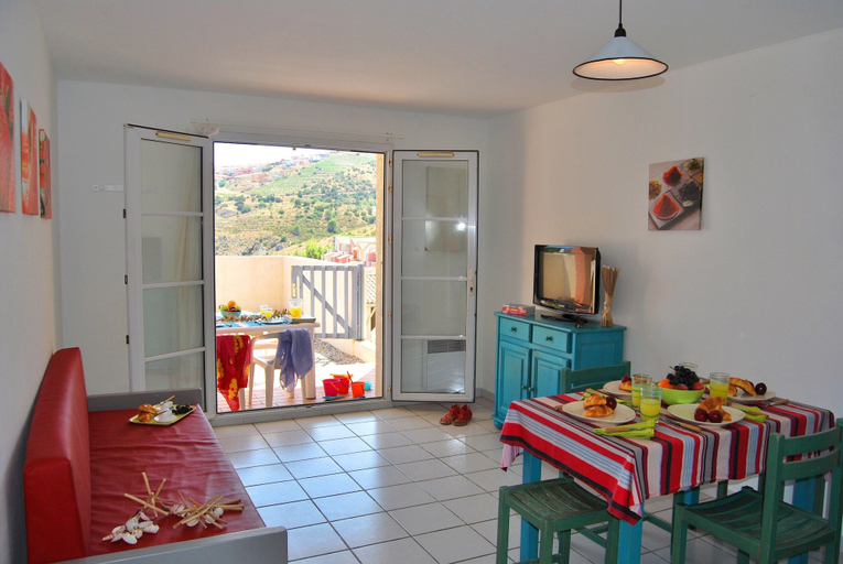 Living room 4, Sunny Apartment for Groups, Pyrénées-Orientales