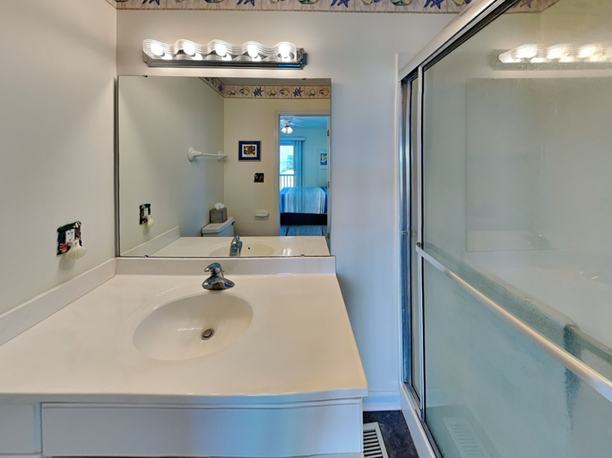 Bathroom 3, Nice Catch by Topsail Realty, Pender