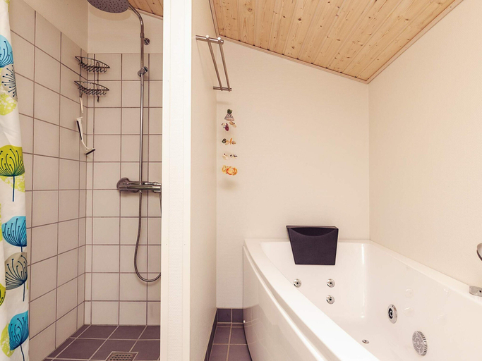 Bathroom 3, 4 Star Holiday Home in Lokken, Hjørring