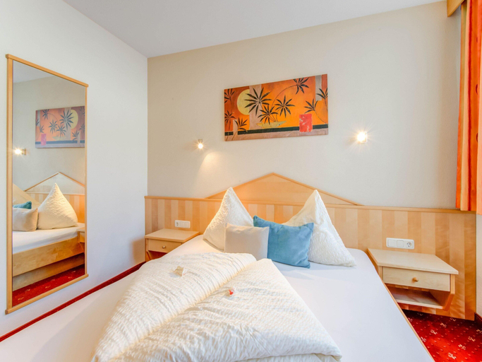 Room 1, Apartment in Tyrol in an Attractive Area, Landeck