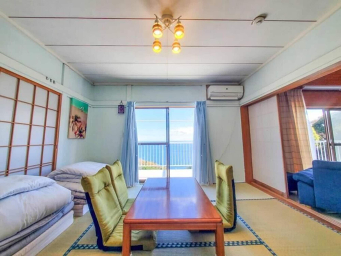 Room, Route 99 Caelum, Higashiizu