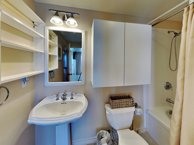 Bathroom 5, Emerald Isle #1108 by Southern Vacation Rentals, Escambia