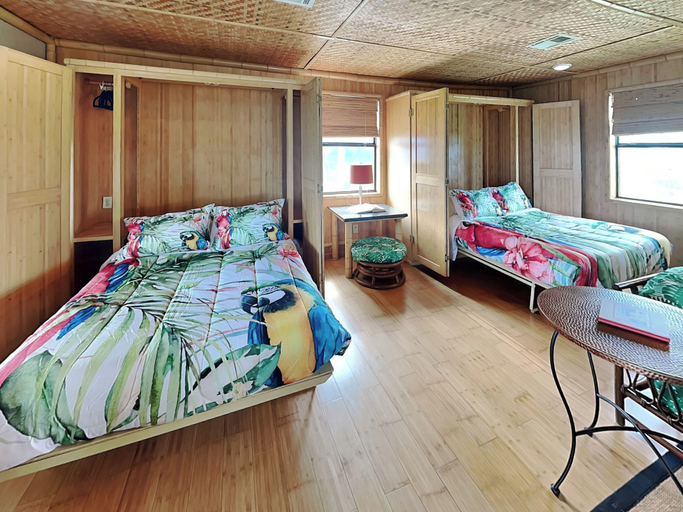 Bedroom, Beachside Tiki Hut by Ryson Vacation Rentals, Galveston