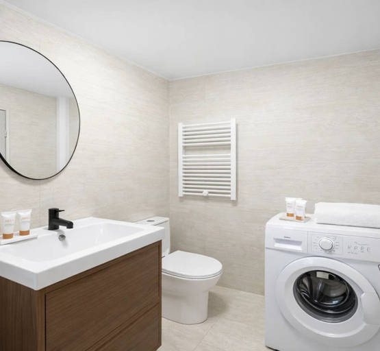 Bathroom 4, 1526 LouiseEmile, Paris
