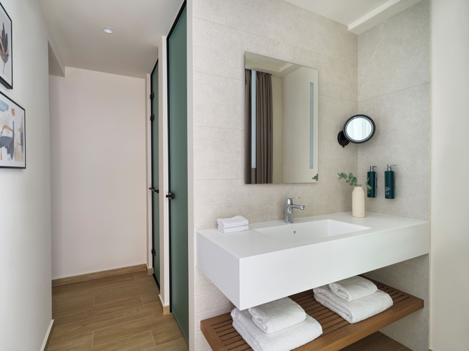 Bathroom 5, Hilton Garden Inn Chania City, Crete