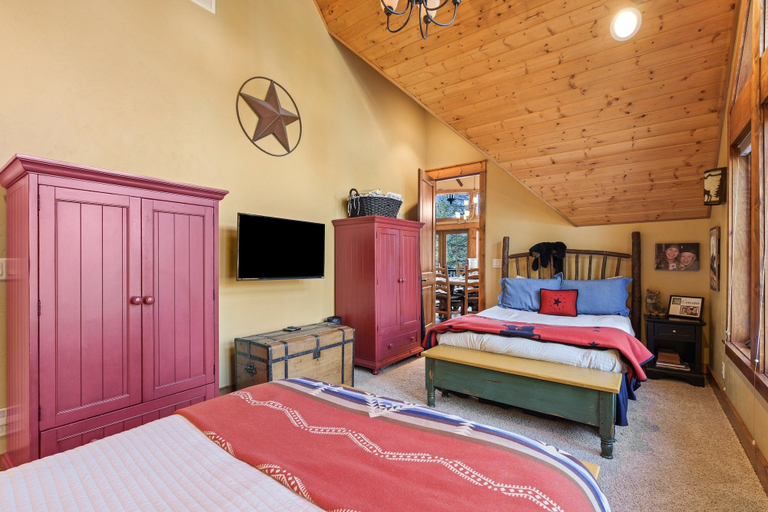 Room 3, Deschutes Reserve 4 Bedroom Home, Deschutes