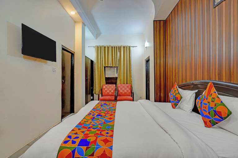 Room 2, Via Crown DX, Delhi