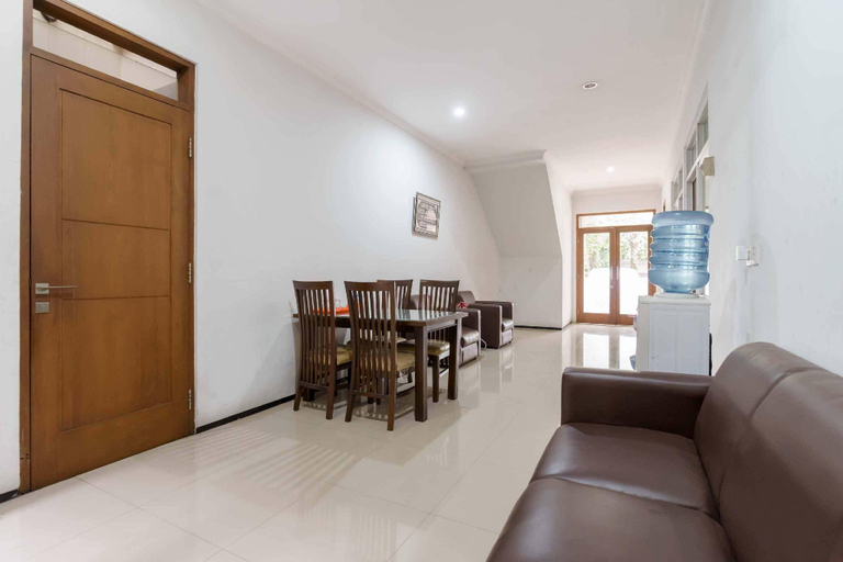 Public Area 3, Aimer Guest House Syariah Mitra RedDoorz, Cilegon