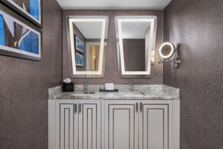 Bathroom 5, The Jung Hotel & Residences, Orleans