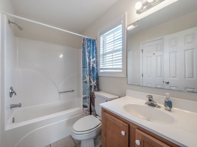 Bathroom 4, Callalily by Topsail Realty, Pender