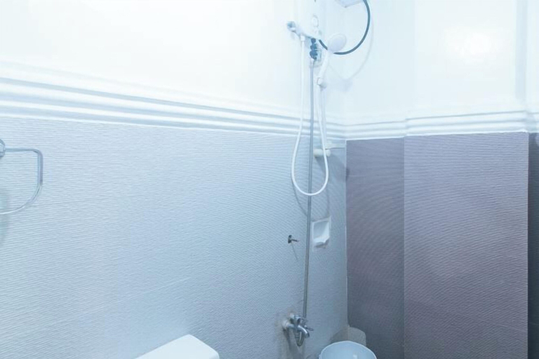 Bathroom 5, RedDoorz @ LFamili Hotel Boracay, Malay