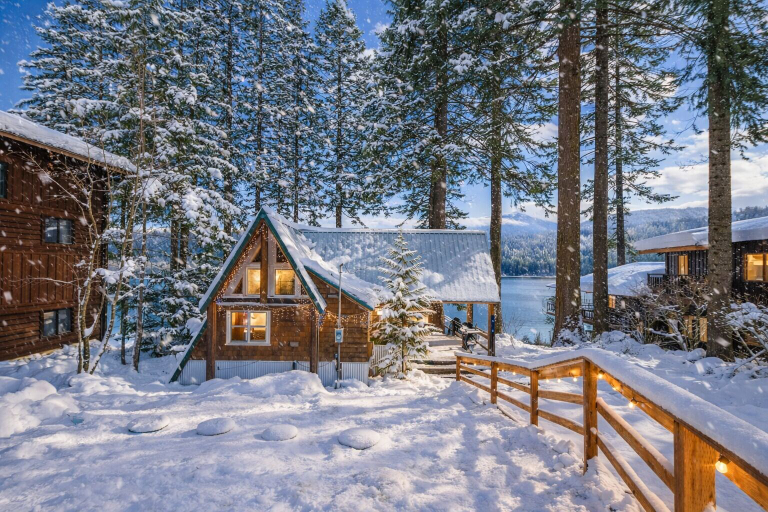 Property grounds 4, Doc Roy's Legacy On Fish Lake Home by NW Comfy Cabins by RedAwning, Chelan