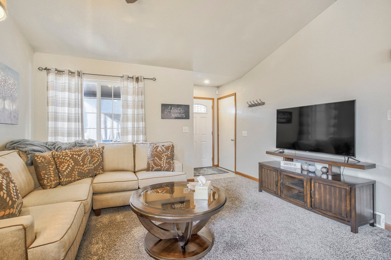 Interior 5, Hot Tub Retreat Near Fort Carson, El Paso