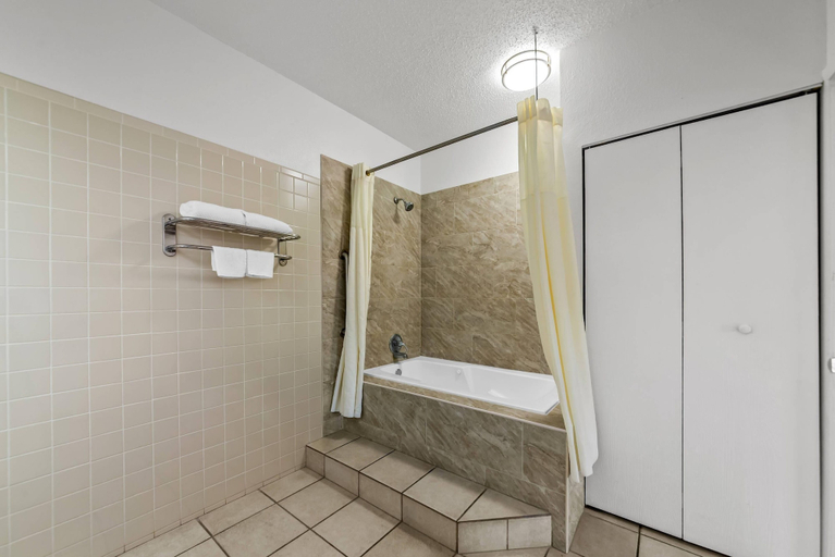 Bathroom 4, Quality Inn Weeki Wachee - Spring Hill, Hernando