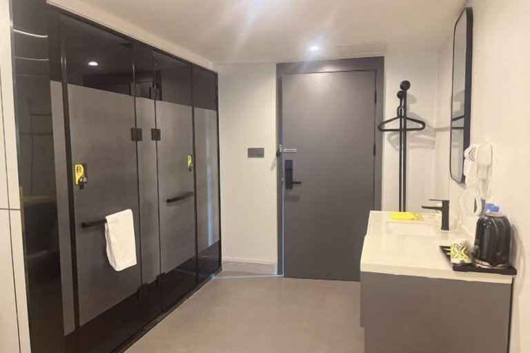 Bathroom 3, IU Hotel (Xi'an Zhonggulou Square), Xi'an