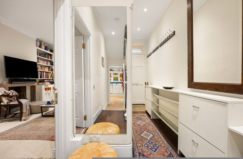 Room 2, Stunning 3 Bedroom Maisonette in Chelsea, London