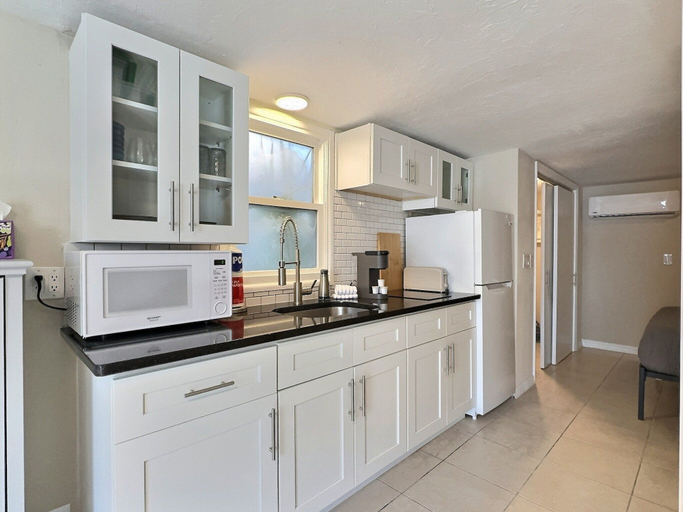 Interior 4, Beach Road - Bari, Sarasota