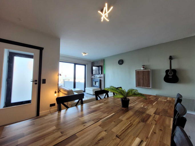Dining 5, Seafront apartment with terrace on Zeedijk., West-Vlaanderen
