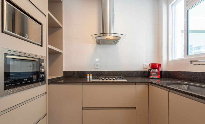 Private kitchen 2, Apt w/ Gourmet Balcony 450m From Beach Reb0802, Itapema