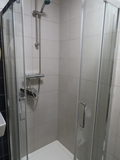 Bathroom 2, Troysgate House