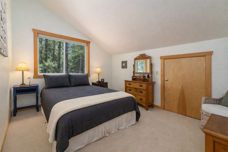 Room 3, Pine Tree Cottage 3 Bedroom Home by NW Comfy Cabins by RedAwning, Chelan