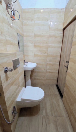 Bathroom 5, Vinayak Palace, Mathura