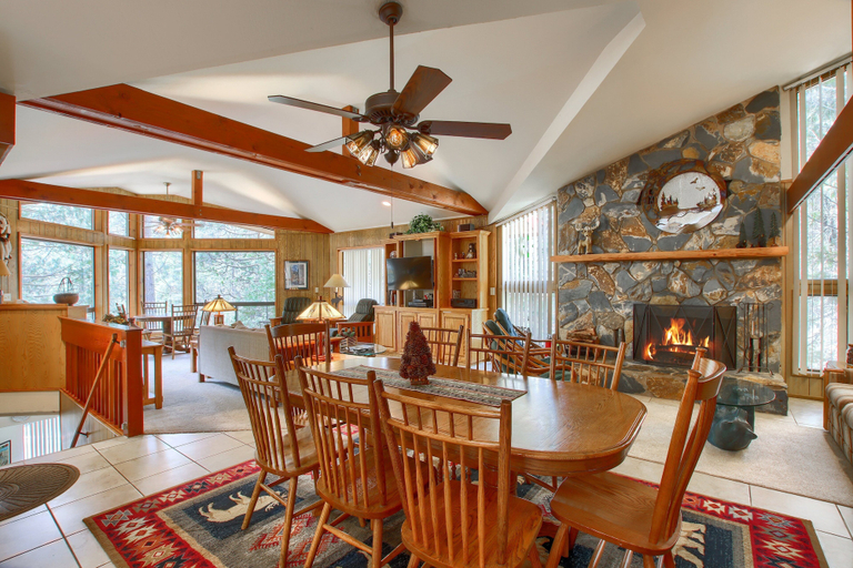 Food & Drinks 4, Pohono Pines, Mariposa