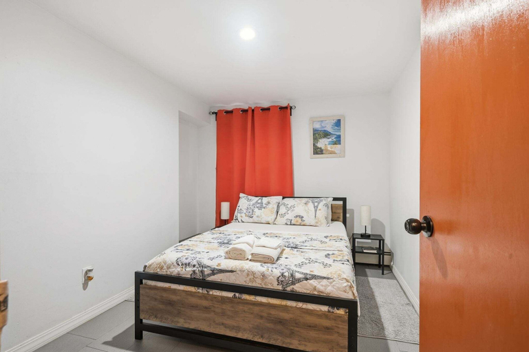 Room 2, Cozy Comfy Palace In Queens 2 Bedroom Home, New York