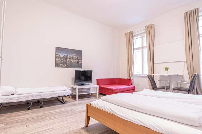 Room 2, Comfortable 1BR Near Belvedere Palace, Wien