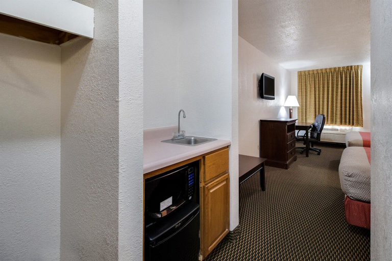 Others 5, Motel 6 Marion, IL, Williamson
