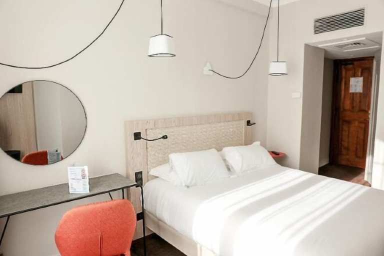 Bedroom 2, Hotel Vendome Nice, Alpes-Maritimes