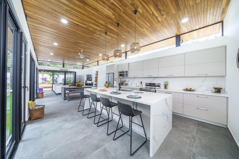 Room 5, 350m to Beach - Guitar-shaped Pool Kitchen - BBQ Casa Guitarra, Santa Cruz