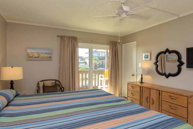 Room 3, Tiki 236 - Perfect Getaway With Partial Beach View 1 Bedroom Condo, Cameron