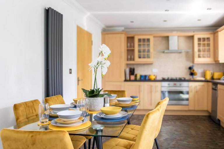 Dining 4, Contractors/family - Parking - Wifi - Sleeps 6, Milton Keynes