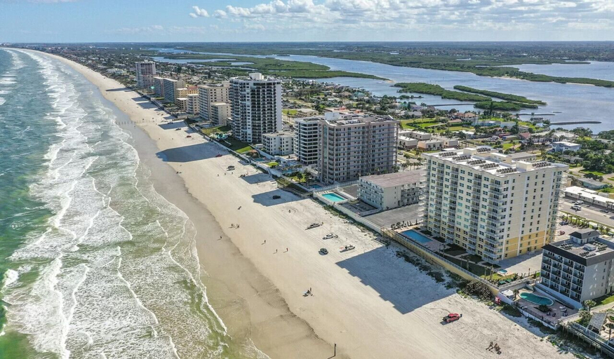 Interior 2, A Wave From it All Oceanfront Pool Condo, Volusia
