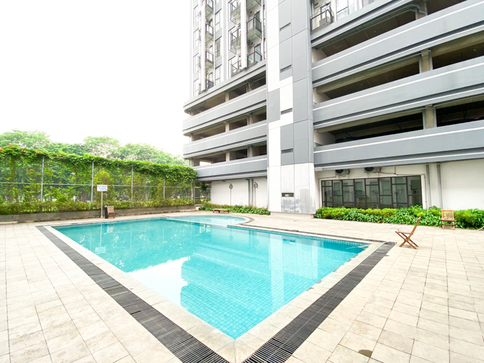 Swimming Pool 5, Comfy Studio for 2 Pax at Monroe Tower Apartment By Travelio, Cikarang