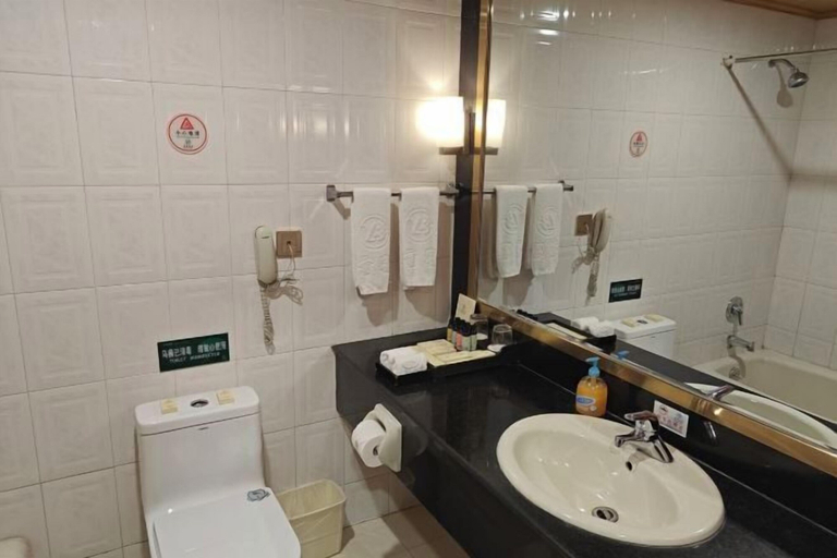 Bathroom 3, Lian Yun Hotel, Kunming